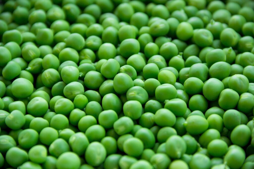 Green peas contain fiber as well 